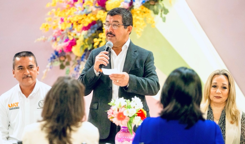 Dámaso Anaya reconoce la labor de las madres trabajadoras de la&nbsp;UAT
