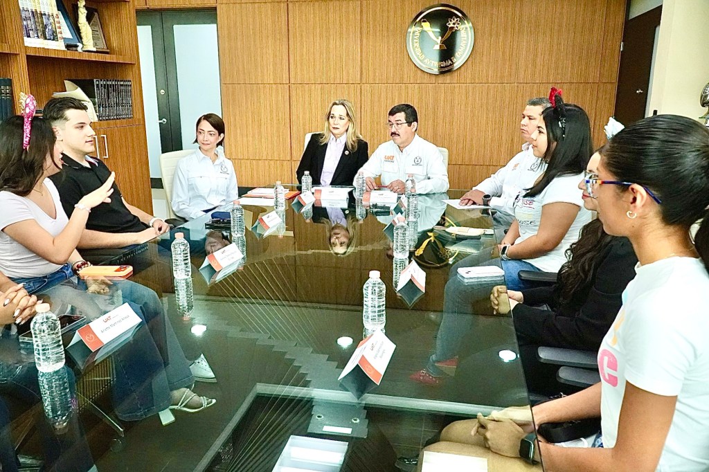 Envía UAT segunda generación de alumnos al programa intercultural de&nbsp;Disney